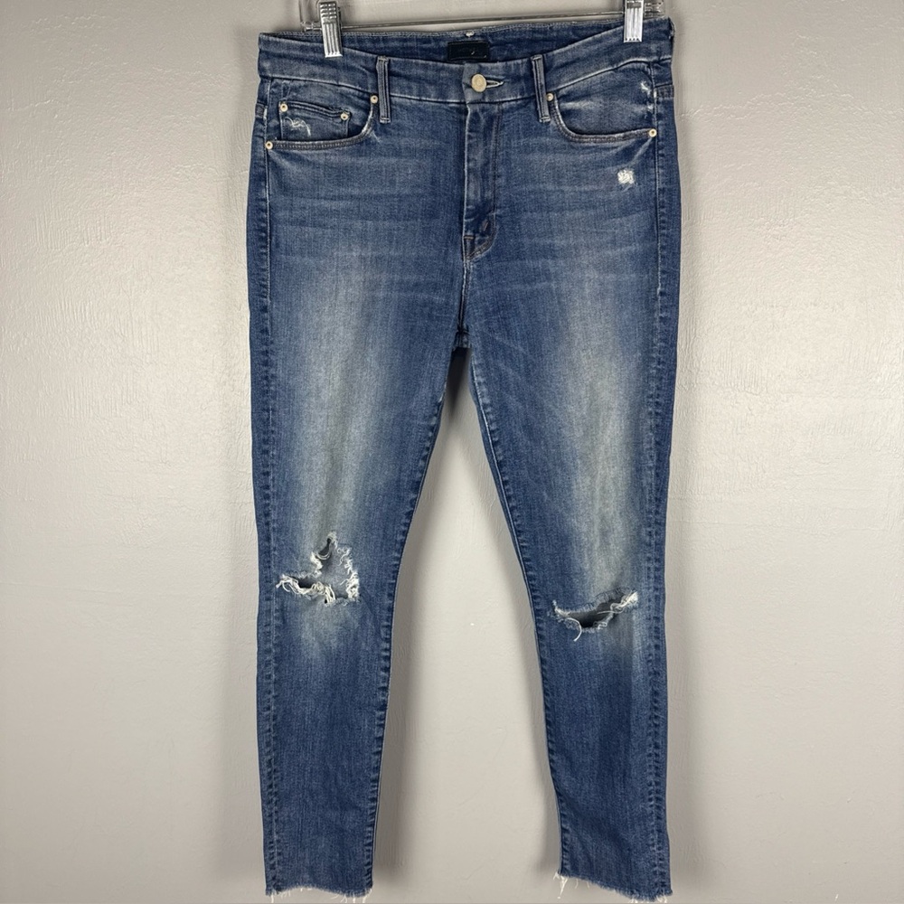 MOTHER Distressed Cropped Ankle Jeans in Medium Blue